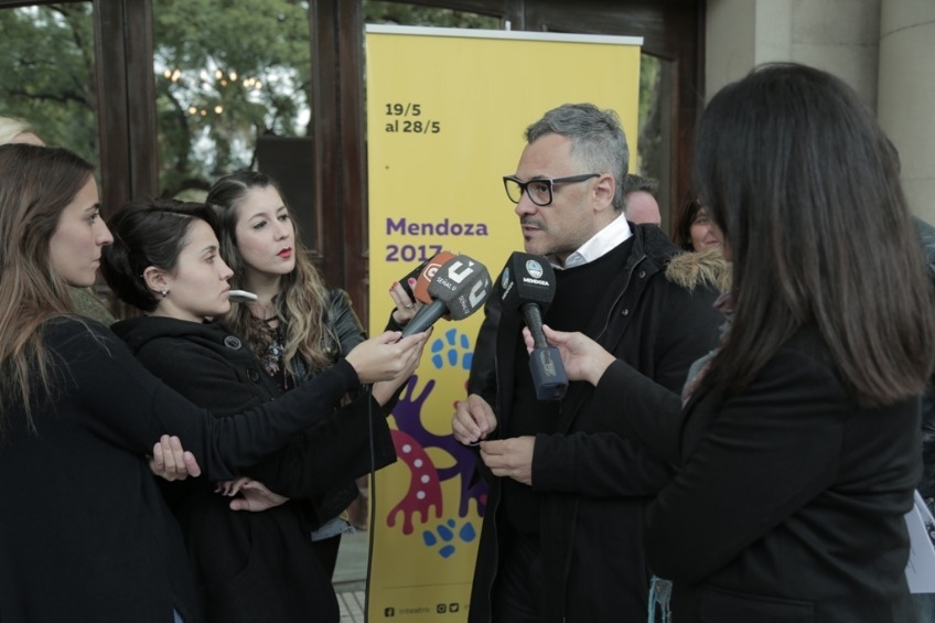 Marcelo Allasino, director ejecutivo del INT, en el acto de lanzamiento de la 32 Fiesta Nacional realizado en el Teatro Independencia de Mendoza.